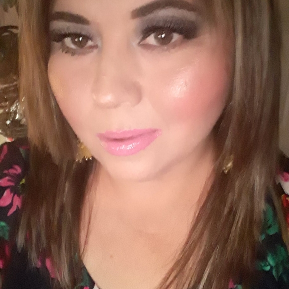 Meet your Posher, Lucia - Picture 1 of 1